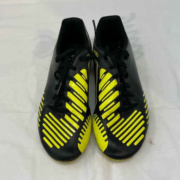 EUC**ADIDAS**Predator**Cleats US 4 - Picture 2 of 5